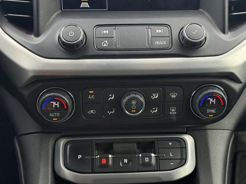 Used 2022 GMC Acadia SLT w/ Preferred Package image 12