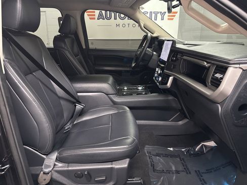 Used 2024 Ford Expedition XLT image 21