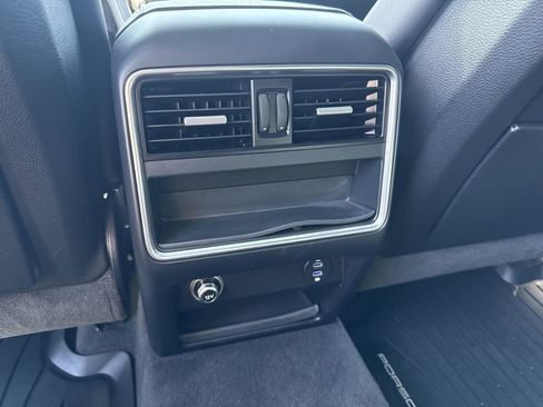 Used 2022 Porsche Cayenne Platinum Edition image 25