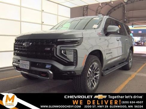 Used 2025 Chevrolet Suburban Z71 AWD/4WD image 1