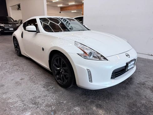 Used 2015 Nissan 370Z Touring RWD image 2