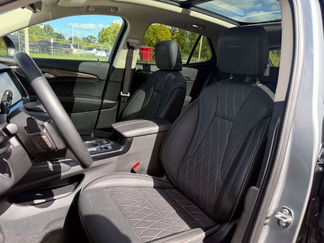 Used 2023 Buick Envision Avenir AWD/4WD image 19