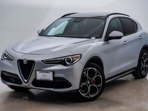 Used 2022 Alfa Romeo Stelvio Ti image 3