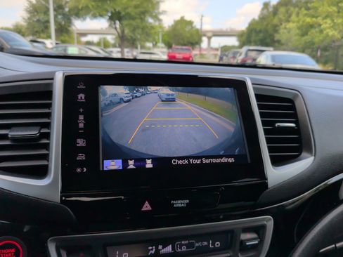 Used 2017 Honda Pilot Touring image 18