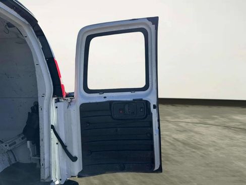 Used 2016 Chevrolet Express 2500 Extended image 15
