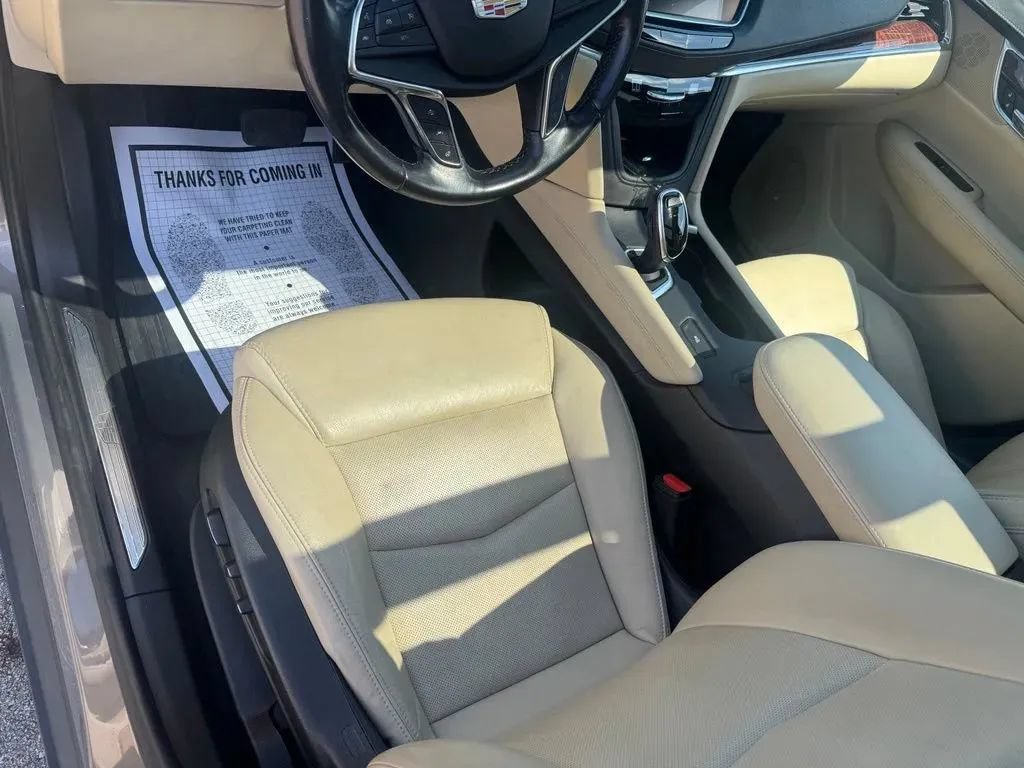 Used 2018 Cadillac XT5 Luxury w/ Driver Awareness Package FWD image 9
