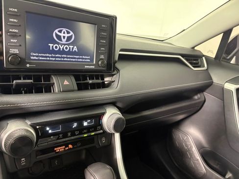 Used 2021 Toyota RAV4 LE image 17