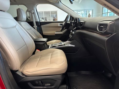 Used 2023 Ford Explorer Limited w/ Equipment Group 301A image 16