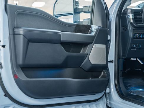 Used 2025 Ford F250 Lariat w/ Black Appearance Package image 45