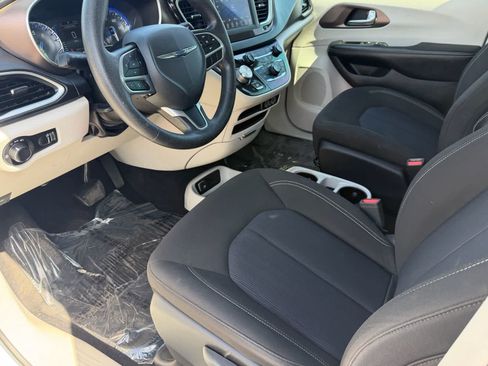 Used 2021 Chrysler Voyager L FWD image 20