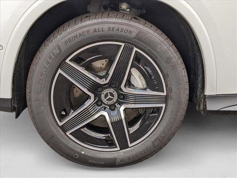 Used 2025 Mercedes-Benz GLC 300 4MATIC image 9