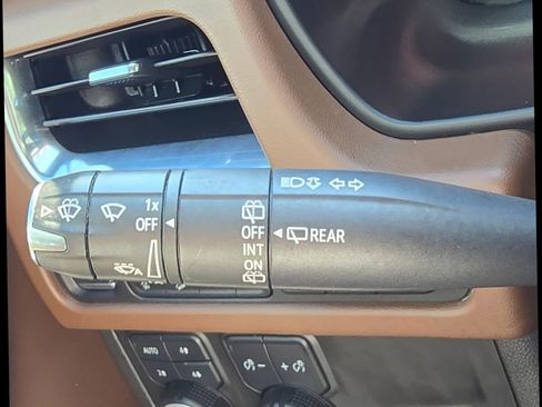 Used 2021 Chevrolet Suburban High Country image 31