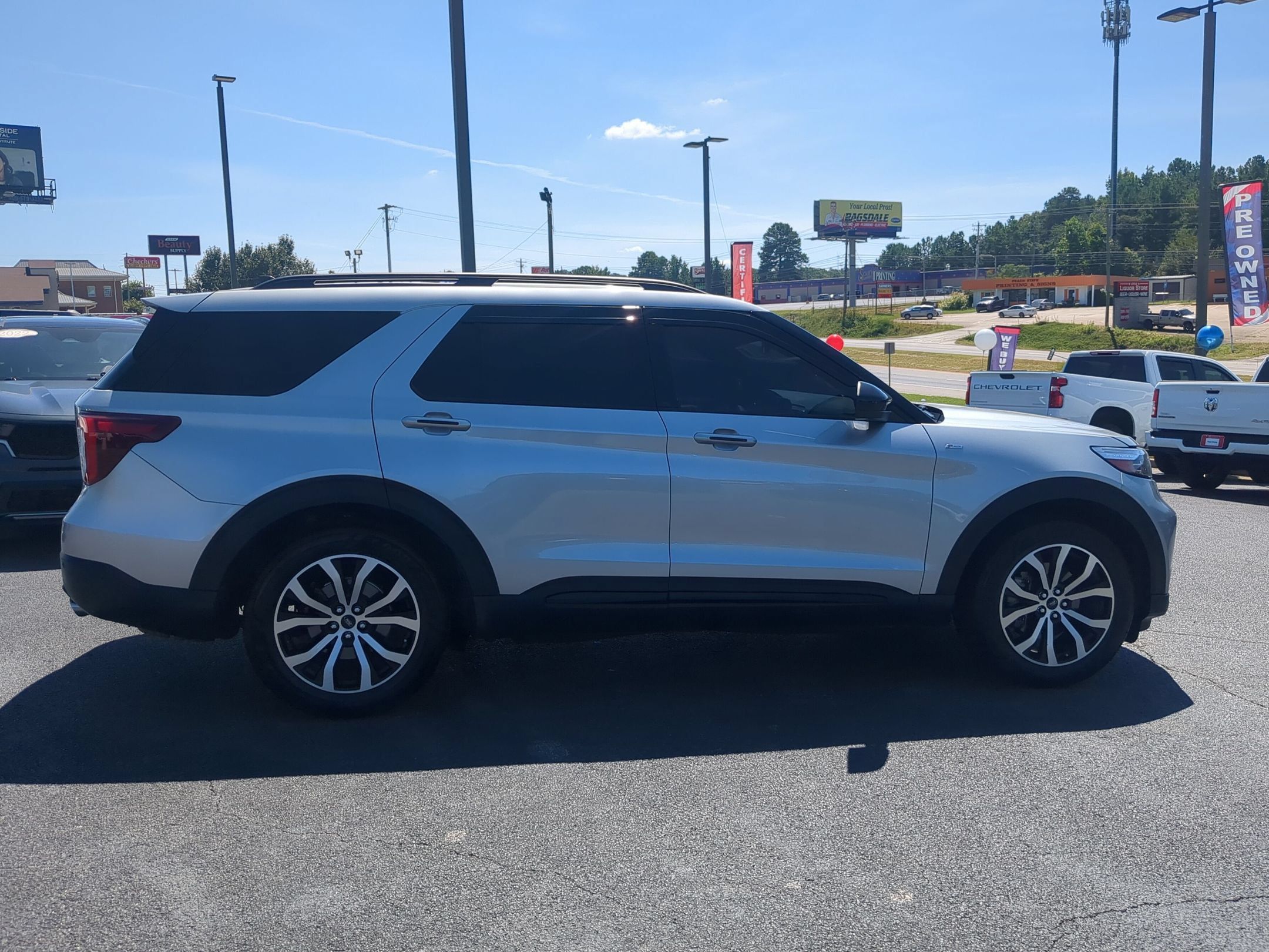 Used 2023 Ford Explorer ST-Line w/ Class IV Trailer Tow Package RWD image 4