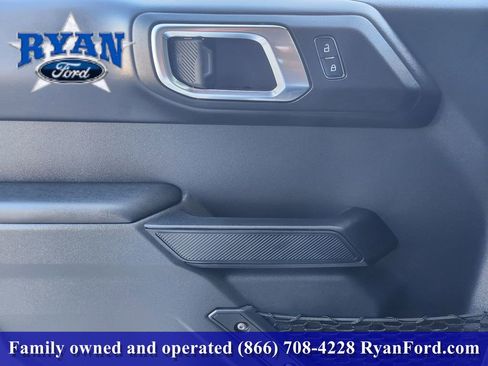 Certified 2025 Ford Bronco Outer Banks w/ Sasquatch Package image 18