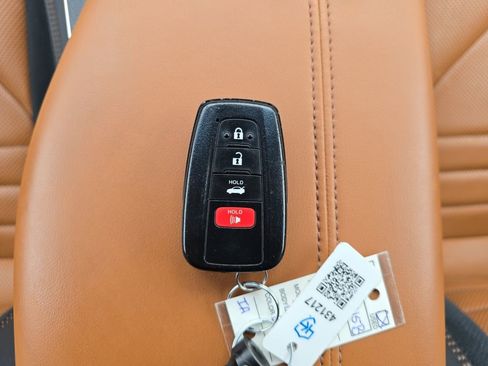 Used 2021 Toyota Avalon Touring w/ Advanced Safety Package image 12