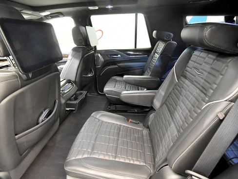 Used 2023 Cadillac Escalade Sport Platinum w/ LPO, ONYX Package AWD/4WD image 16