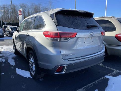 Used 2017 Toyota Highlander Limited Platinum image 2