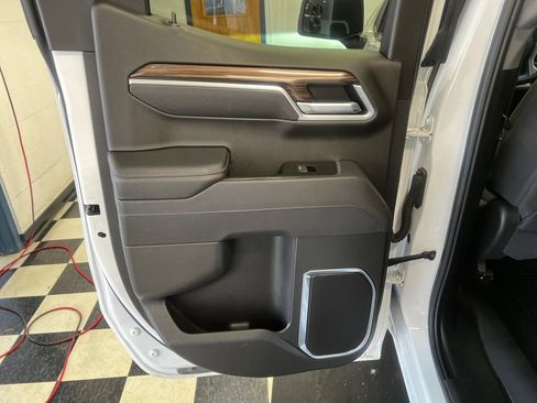 Used 2025 Chevrolet Silverado 1500 LT image 39