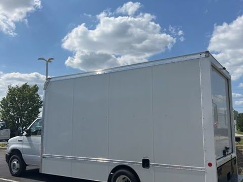 New 2025 Ford E-450 and Econoline 450 Super Duty w/ Driver's Safety Package RWD image 3