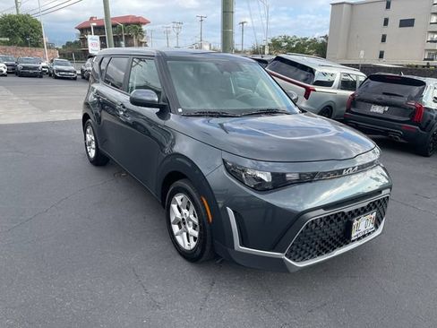 Used 2025 Kia Soul LX w/ LX Technology Package FWD image 8