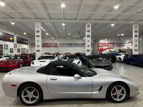 Used 2001 Chevrolet Corvette Convertible w/ Preferred Equipment Group2 RWD image 5