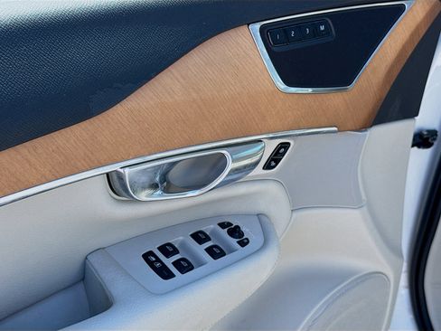 Used 2021 Volvo XC90 T6 Momentum w/ Protection Package Premier image 23