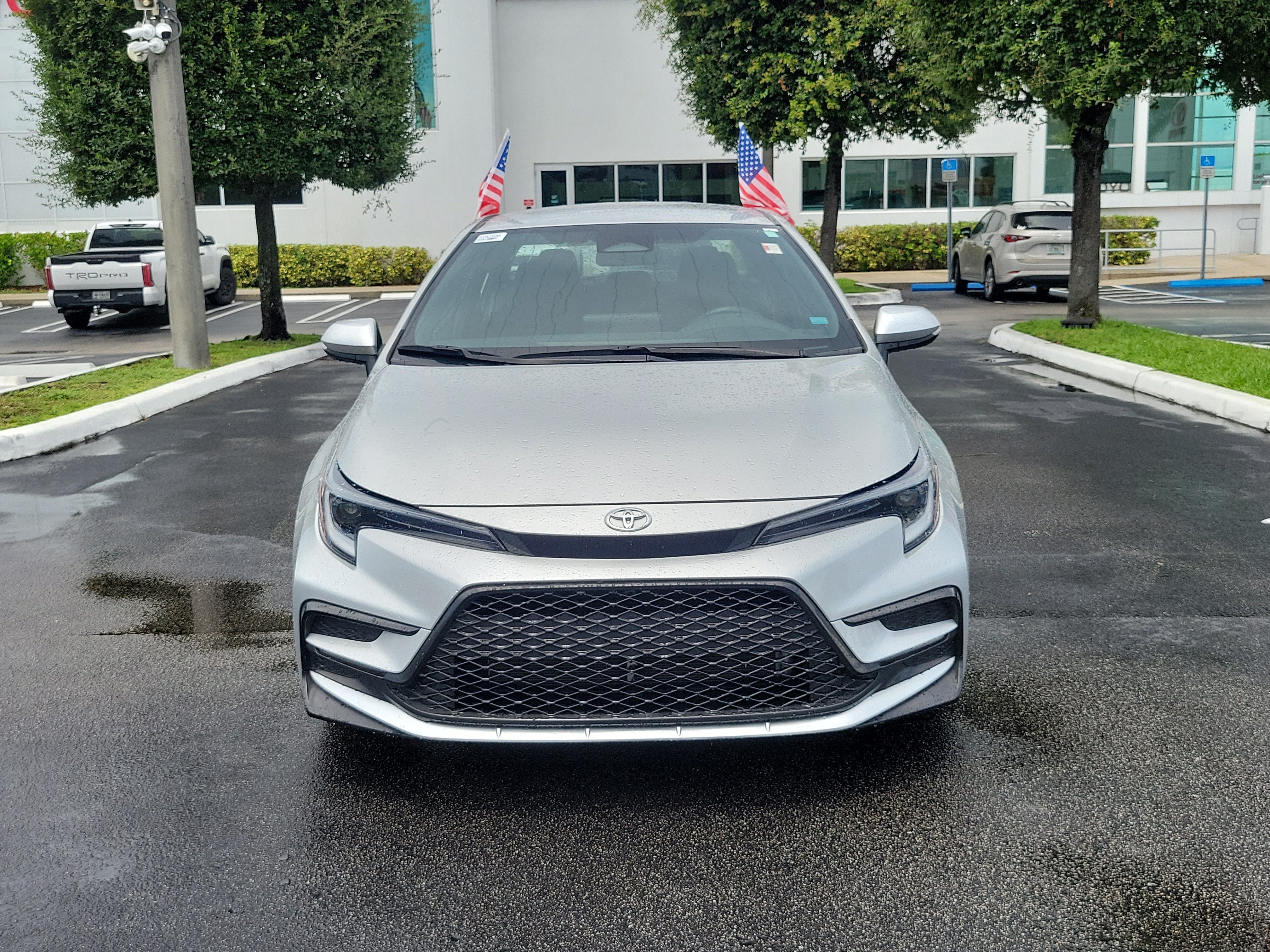 Used 2025 Toyota Corolla SE FWD image 4