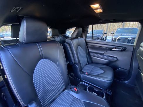 Certified 2025 Toyota Highlander XSE image 27