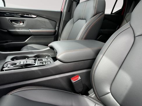 Certified 2025 Honda Pilot TrailSport image 18