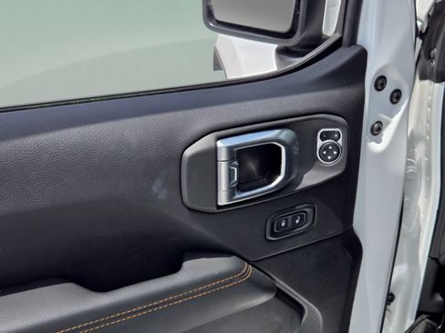 Used 2022 Jeep Wrangler Unlimited Sahara AWD/4WD image 12