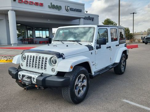 Used 2018 Jeep Wrangler Unlimited Sahara image 4