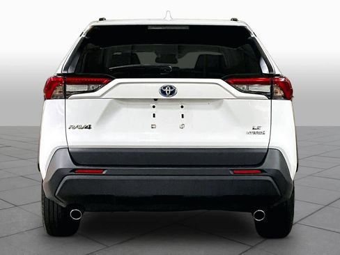 Used 2021 Toyota RAV4 LE image 5