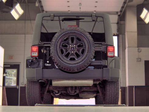 Used 2018 Jeep Wrangler Unlimited Sport w/ Connectivity Group AWD/4WD image 8
