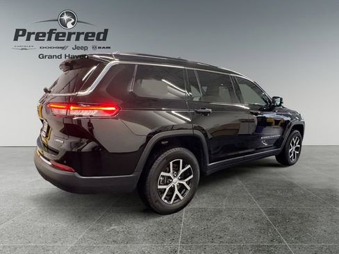 Used 2024 Jeep Grand Cherokee L Limited w/ Luxury Tech Group II image 17