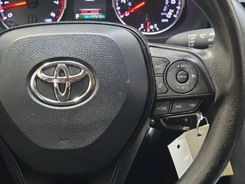 Used 2021 Toyota RAV4 LE image 16