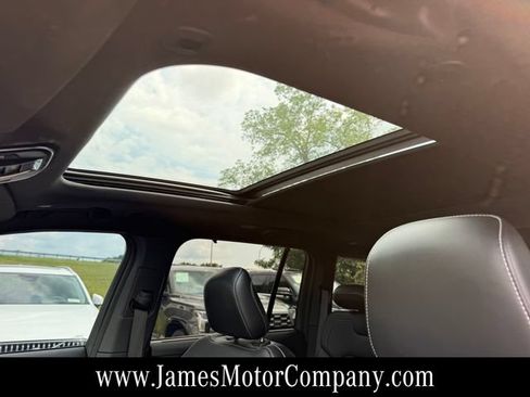 Used 2025 Jeep Grand Cherokee Limited w/ Luxury Tech Group II AWD/4WD image 16