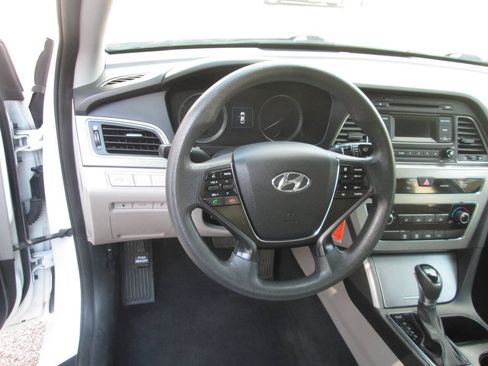 Used 2017 Hyundai Sonata SE FWD image 12
