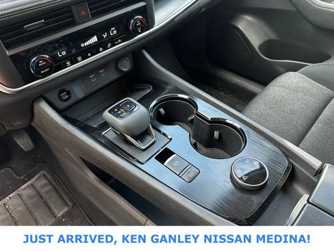 Certified 2025 Nissan Rogue SV AWD/4WD image 10