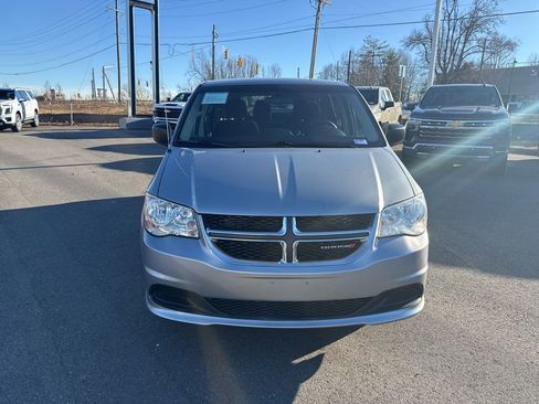 Used 2017 Dodge Grand Caravan SE image 8