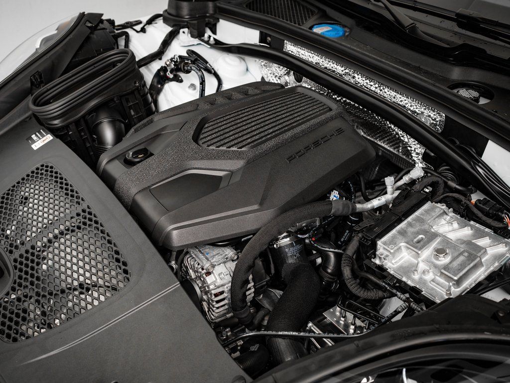 Certified 2026 Porsche Macan AWD/4WD image 14