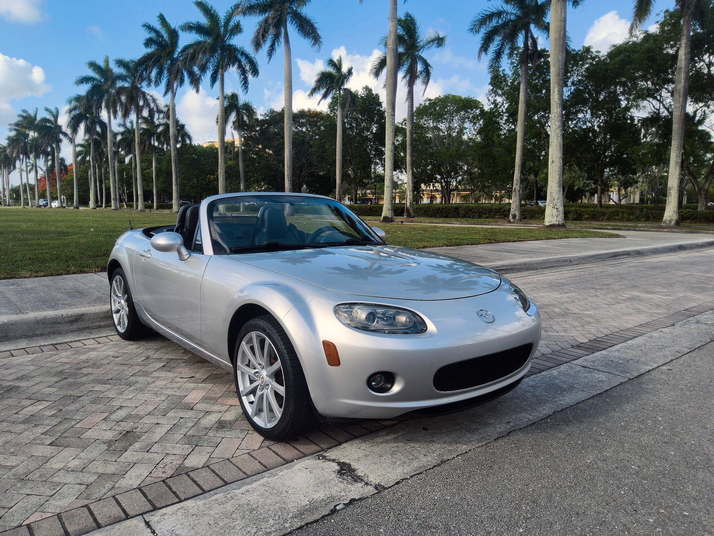 Used 2006 MAZDA MX-5 Miata Grand Touring RWD image 1