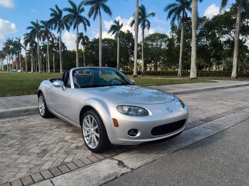 Used 2006 MAZDA MX-5 Miata Grand Touring RWD image 1