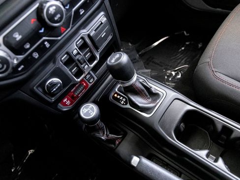 Used 2022 Jeep Wrangler Unlimited Rubicon AWD/4WD image 17