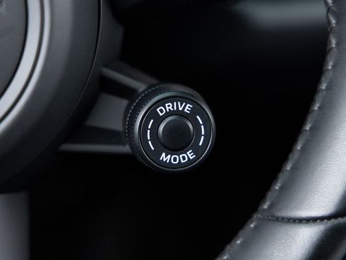 Used 2024 Porsche 911 Carrera 4 w/ Sport Package image 15