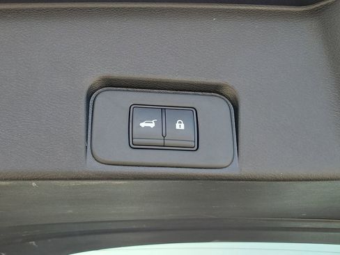 Certified 2025 Nissan Rogue SV FWD image 17