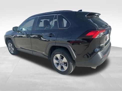 Used 2023 Toyota RAV4 LE AWD/4WD image 4
