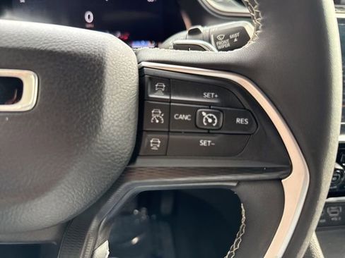 Used 2023 Jeep Grand Cherokee L Laredo image 14