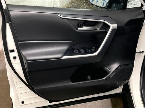 Certified 2025 Toyota RAV4 XLE AWD/4WD image 8