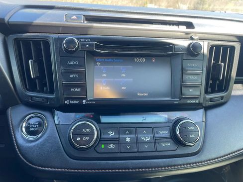 Used 2018 Toyota RAV4 SE w/ Power Extra Value Package AWD/4WD image 13