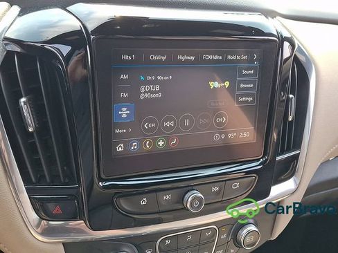 Used 2023 Chevrolet Traverse LT FWD image 18
